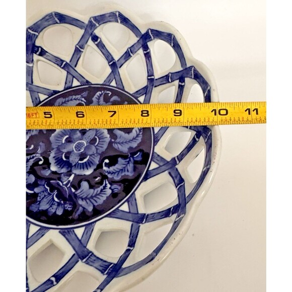 Vintage Blue & White Reticulated Porcelain Dish – Floral Center Open Lattice Des - Picture 7 of 8